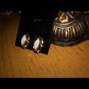 1/20 12K G.F. Opal Screw-back  Clip On Earrings